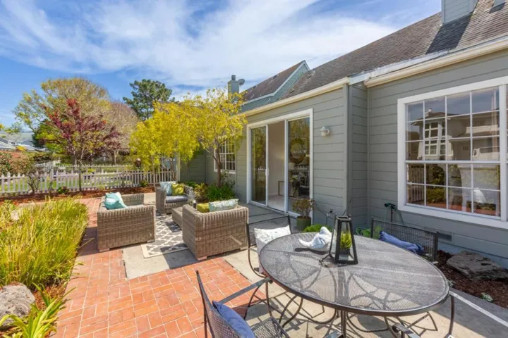 17 Pinehurst Lane, Half Moon Bay, California 94019