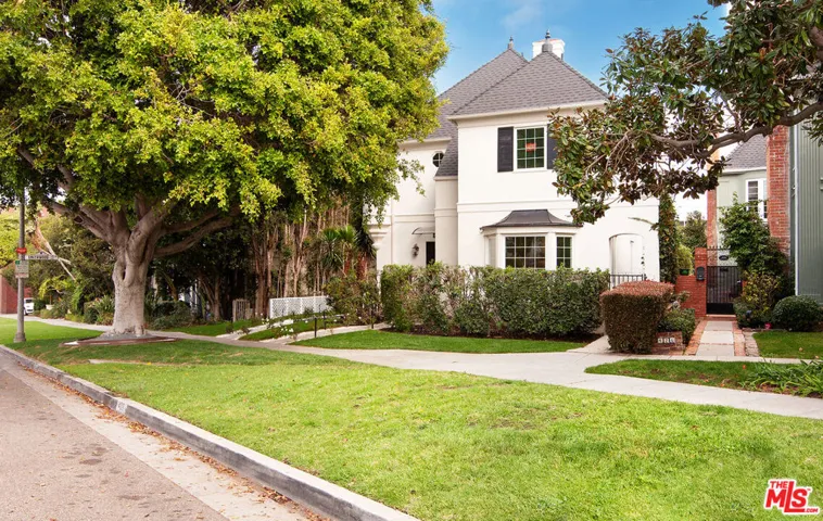 422 Smithwood Drive A, Beverly Hills, California 90212
