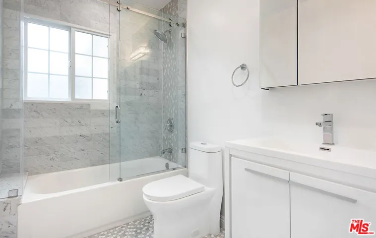 422 Smithwood Drive A, Beverly Hills, California 90212