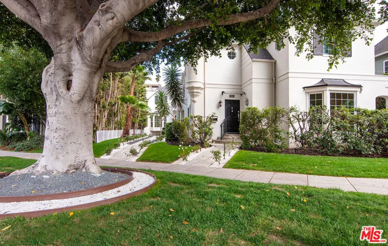 422 Smithwood Drive A, Beverly Hills, California 90212