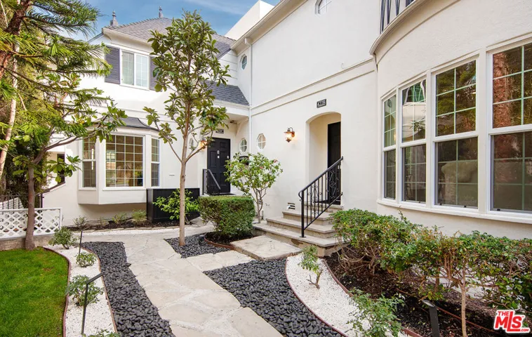 422 Smithwood Drive A, Beverly Hills, California 90212