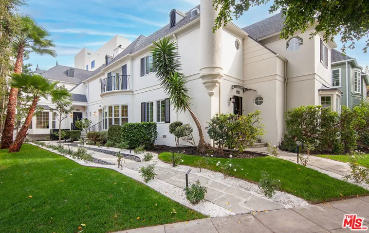422 Smithwood Drive A, Beverly Hills, California 90212