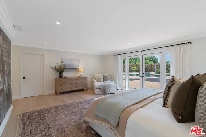 23030 Collins Street, Woodland Hills, California 91367