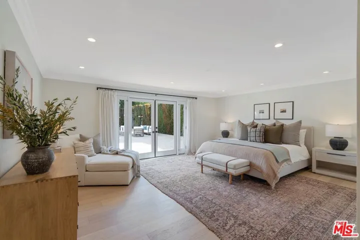 23030 Collins Street, Woodland Hills, California 91367