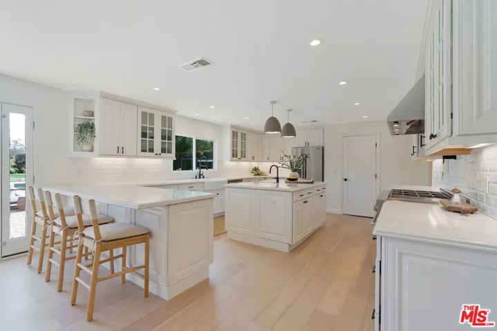 23030 Collins Street, Woodland Hills, California 91367
