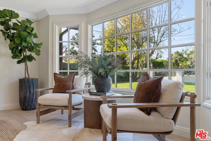 23030 Collins Street, Woodland Hills, California 91367