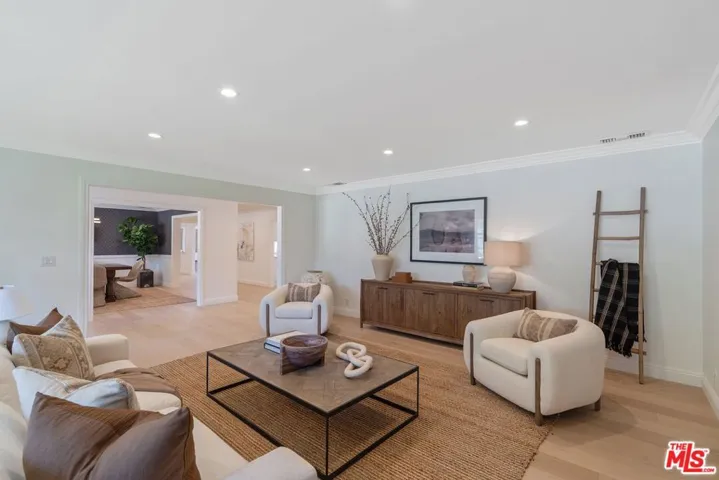 23030 Collins Street, Woodland Hills, California 91367