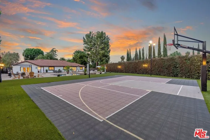 23030 Collins Street, Woodland Hills, California 91367