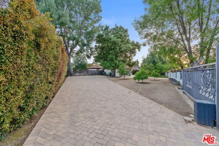 23030 Collins Street, Woodland Hills, California 91367