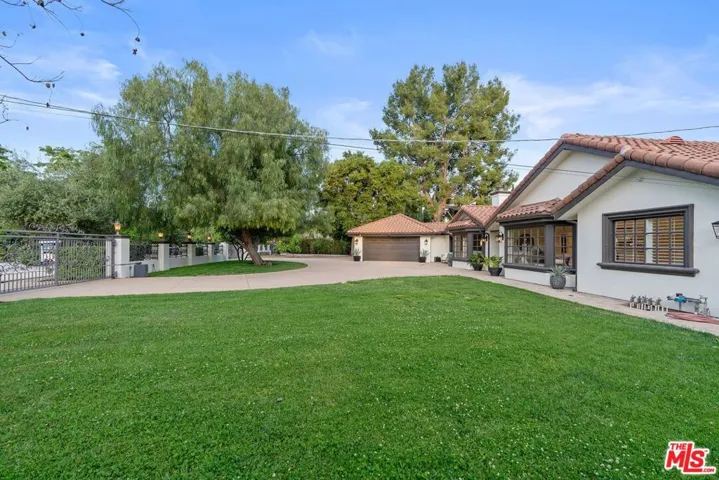 23030 Collins Street, Woodland Hills, California 91367