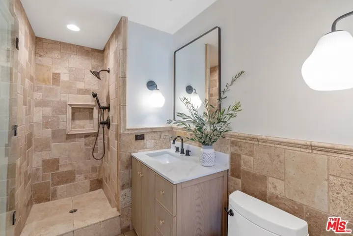 23030 Collins Street, Woodland Hills, California 91367