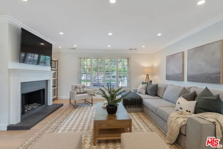 23030 Collins Street, Woodland Hills, California 91367