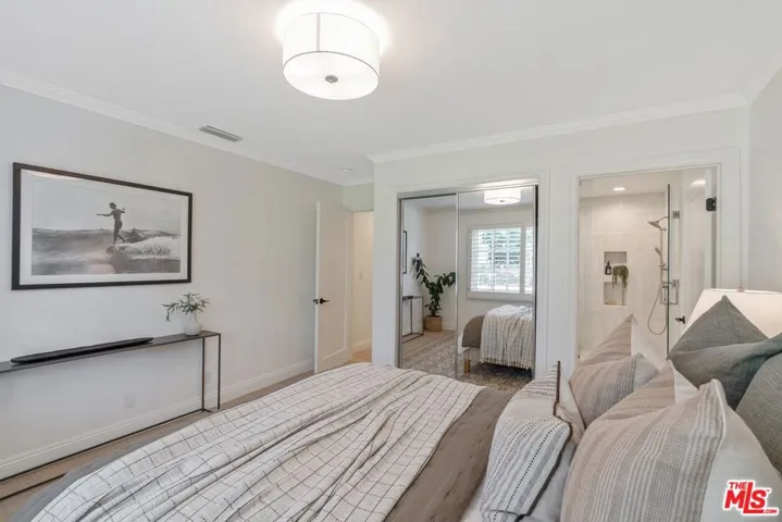 23030 Collins Street, Woodland Hills, California 91367