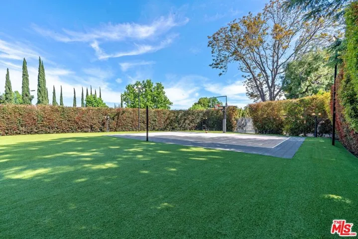23030 Collins Street, Woodland Hills, California 91367