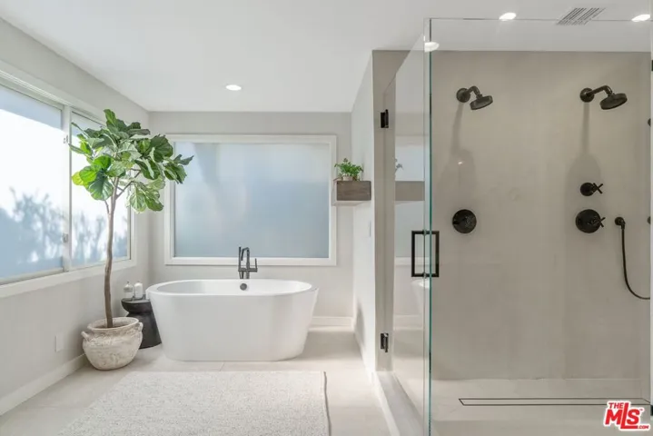 23030 Collins Street, Woodland Hills, California 91367