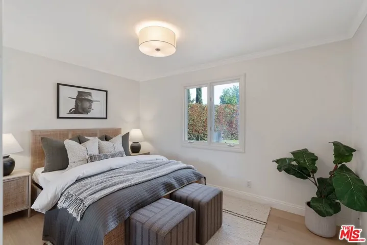23030 Collins Street, Woodland Hills, California 91367