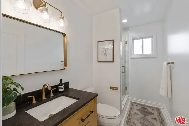23030 Collins Street, Woodland Hills, California 91367