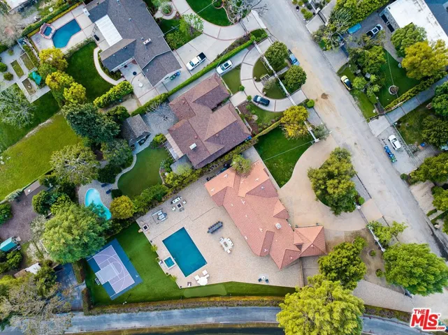 23030 Collins Street, Woodland Hills, California 91367