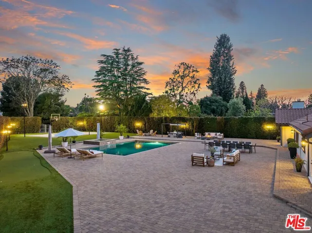 23030 Collins Street, Woodland Hills, California 91367