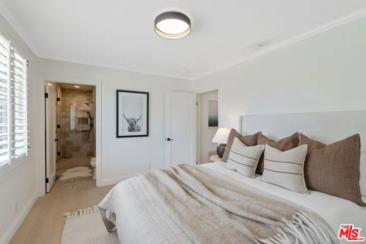 23030 Collins Street, Woodland Hills, California 91367