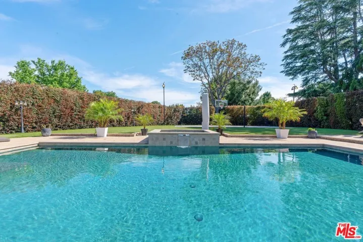 23030 Collins Street, Woodland Hills, California 91367