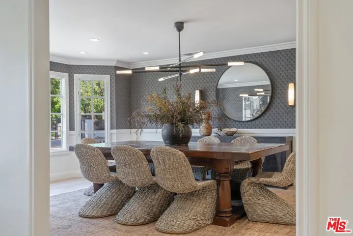 23030 Collins Street, Woodland Hills, California 91367