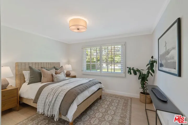 23030 Collins Street, Woodland Hills, California 91367