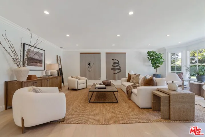 23030 Collins Street, Woodland Hills, California 91367