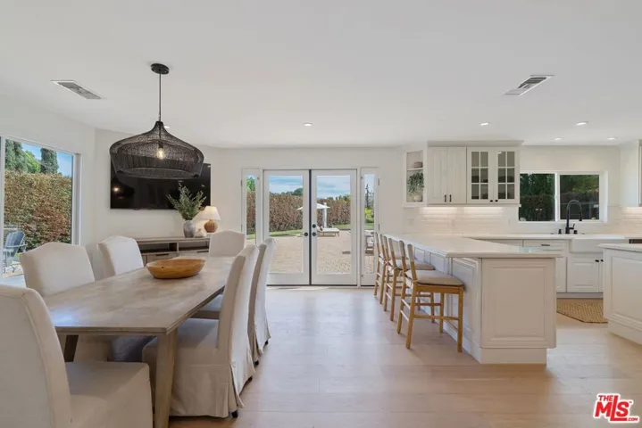 23030 Collins Street, Woodland Hills, California 91367