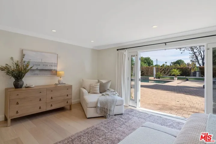 23030 Collins Street, Woodland Hills, California 91367
