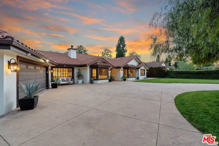 23030 Collins Street, Woodland Hills, California 91367