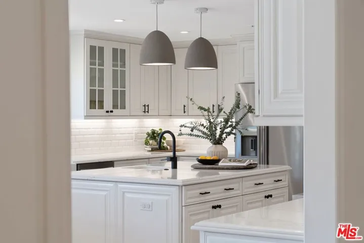 23030 Collins Street, Woodland Hills, California 91367