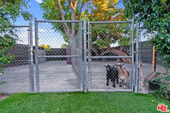 23030 Collins Street, Woodland Hills, California 91367