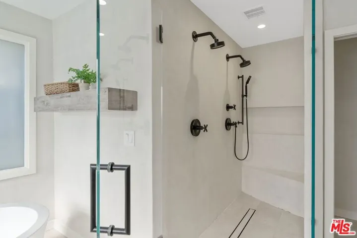 23030 Collins Street, Woodland Hills, California 91367