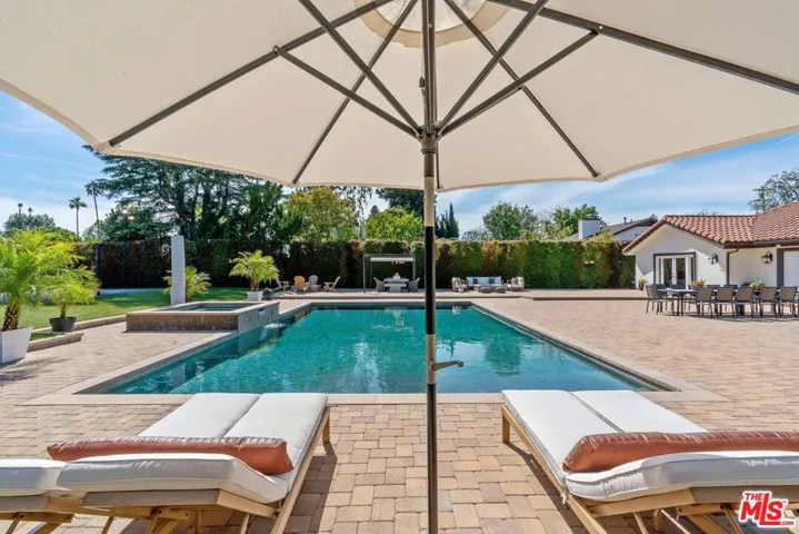 23030 Collins Street, Woodland Hills, California 91367