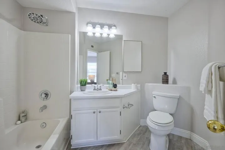 11813 Spruce Run Drive B, San Diego, California 92131