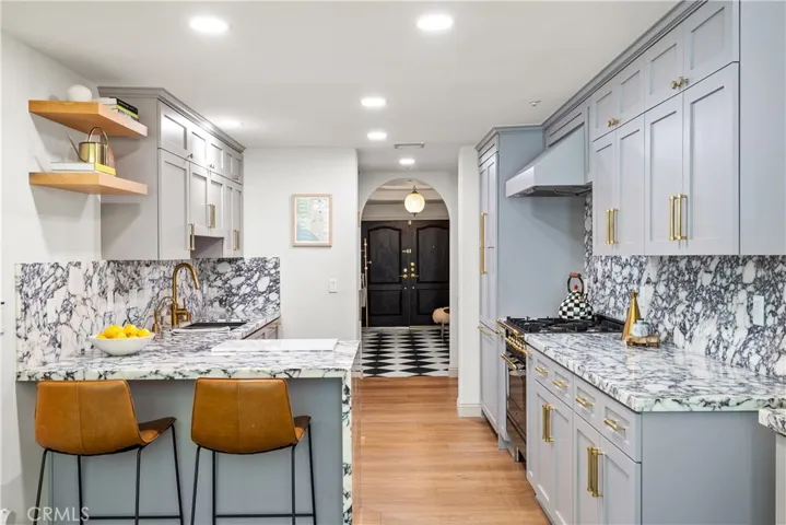 575 S Barrington Avenue 109, Los Angeles, California 90049