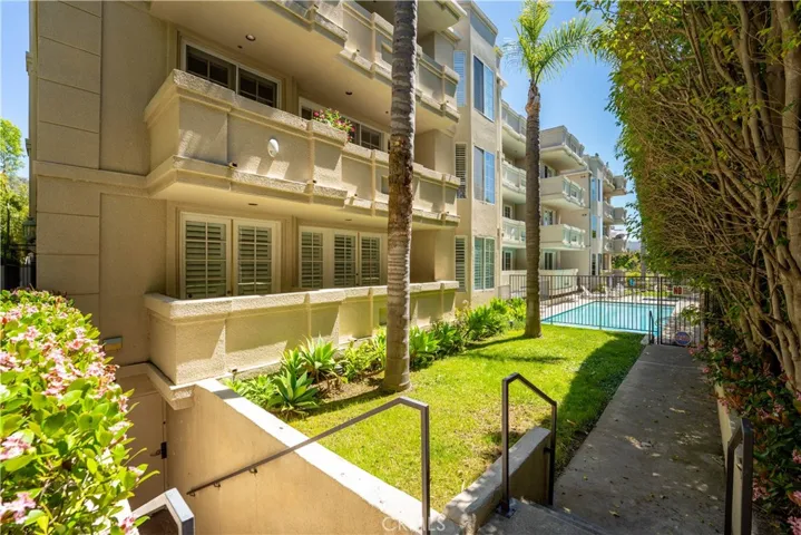 575 S Barrington Avenue 109, Los Angeles, California 90049