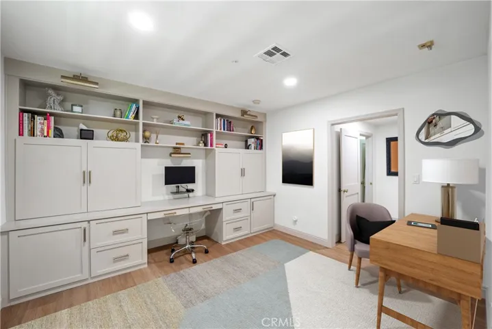575 S Barrington Avenue 109, Los Angeles, California 90049