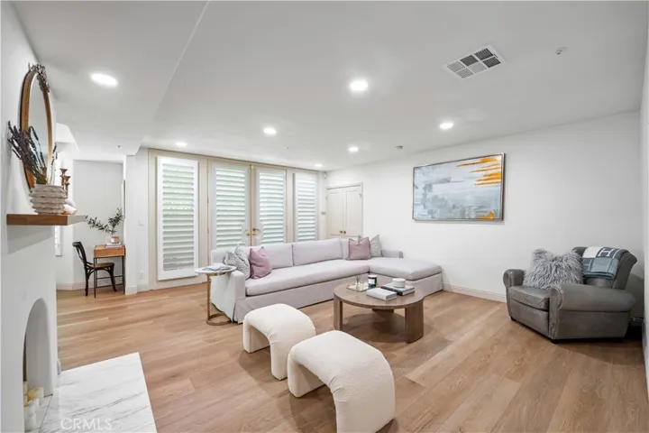 575 S Barrington Avenue 109, Los Angeles, California 90049