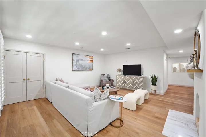 575 S Barrington Avenue 109, Los Angeles, California 90049