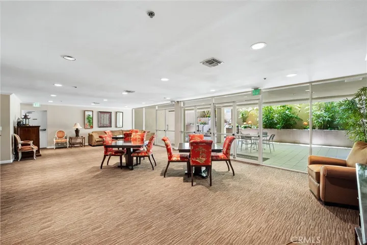 575 S Barrington Avenue 109, Los Angeles, California 90049