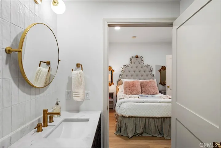 575 S Barrington Avenue 109, Los Angeles, California 90049