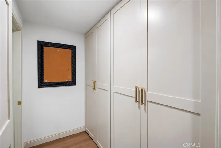 575 S Barrington Avenue 109, Los Angeles, California 90049