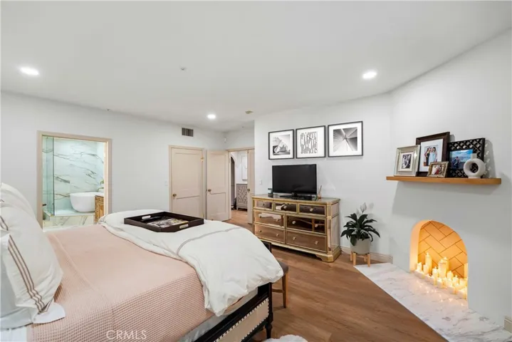 575 S Barrington Avenue 109, Los Angeles, California 90049