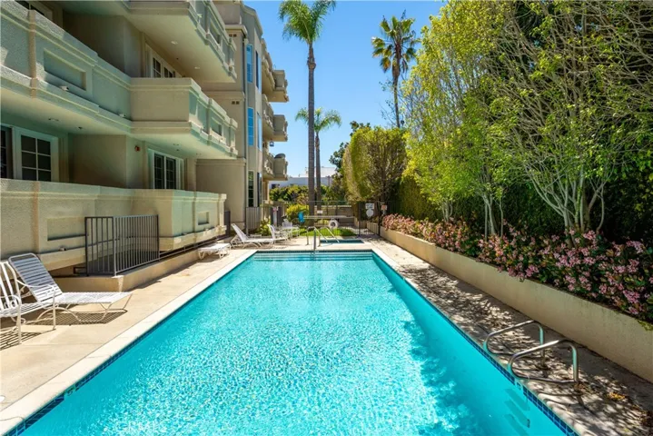 575 S Barrington Avenue 109, Los Angeles, California 90049
