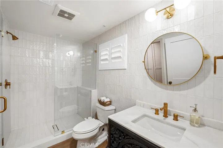 575 S Barrington Avenue 109, Los Angeles, California 90049