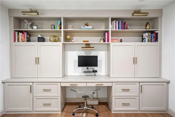 575 S Barrington Avenue 109, Los Angeles, California 90049