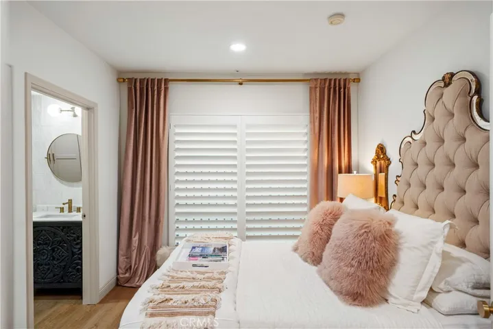 575 S Barrington Avenue 109, Los Angeles, California 90049