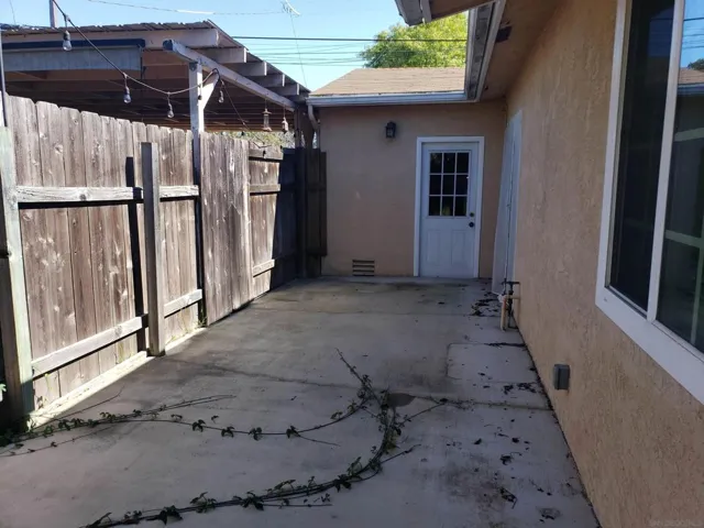 1033 side yard